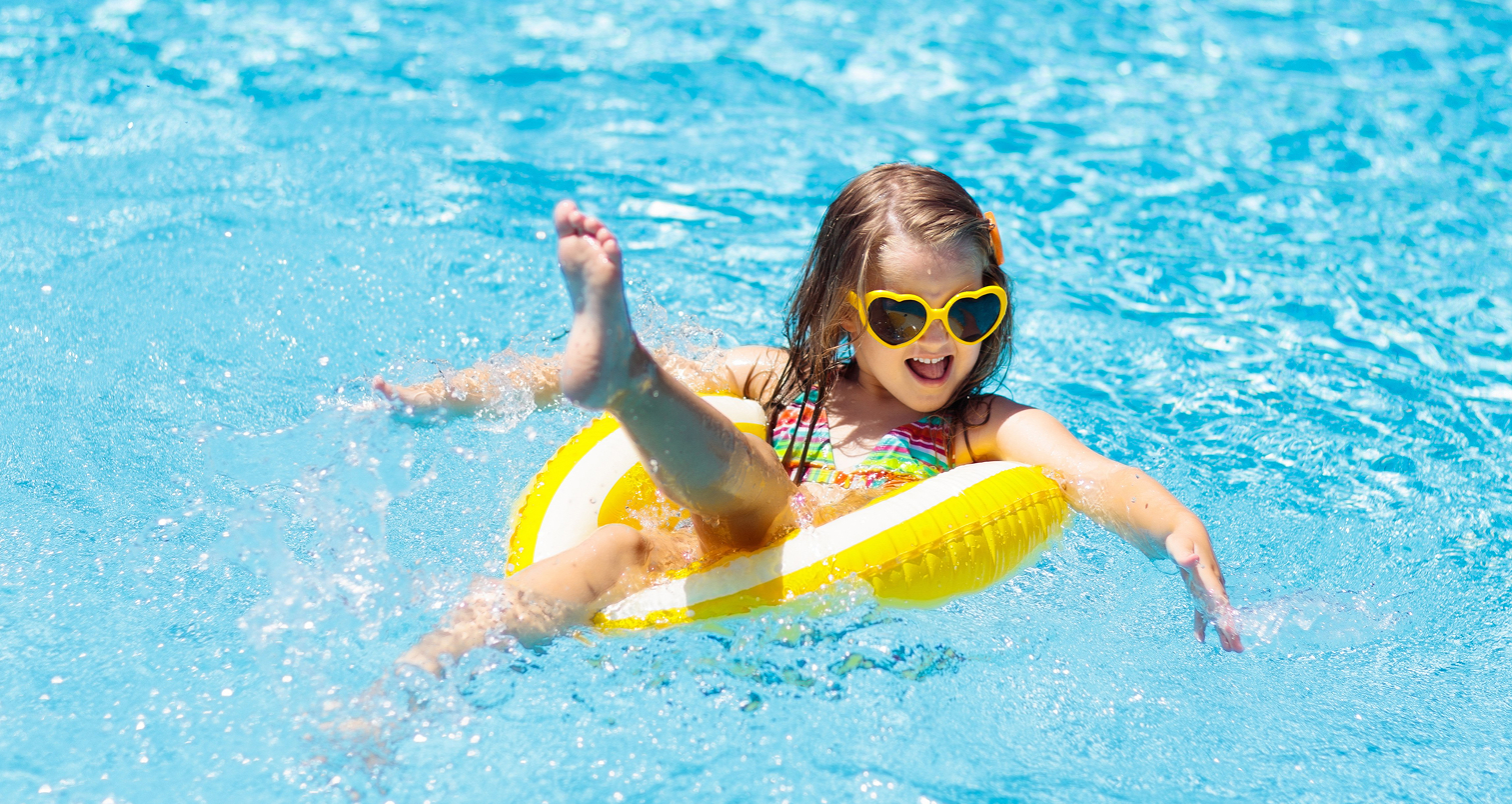 camping vertes feuilles piscine couverte et chauffee